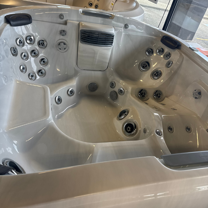 2019 Jacuzzi J575