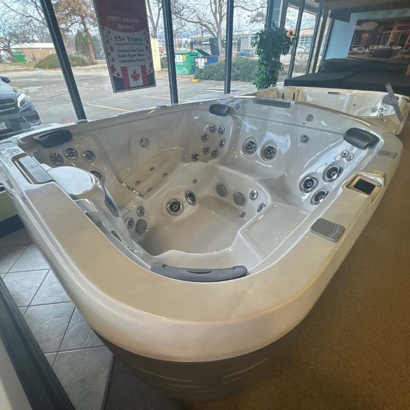 2019 Jacuzzi J575