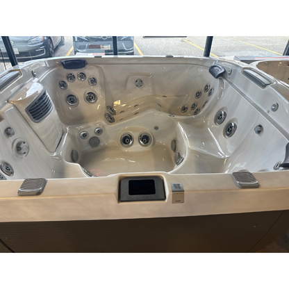2019 Jacuzzi J575