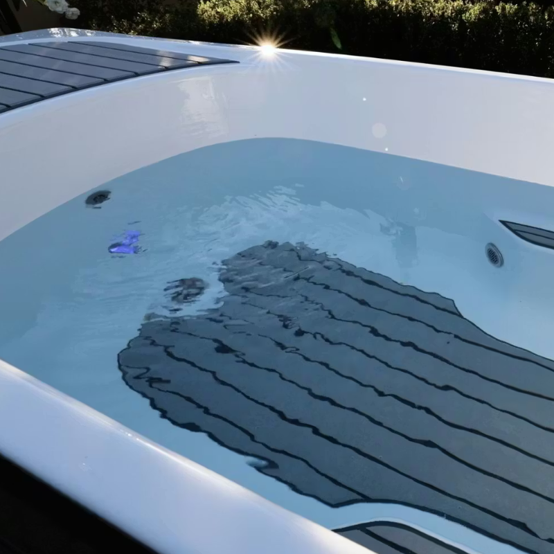 Kodiak 1 person Hot Tub /Cold Plunge - White/grey - 120v/240v with Heat/Cool Pump