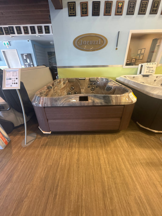 2025 Jacuzzi J-325 Hot Tub