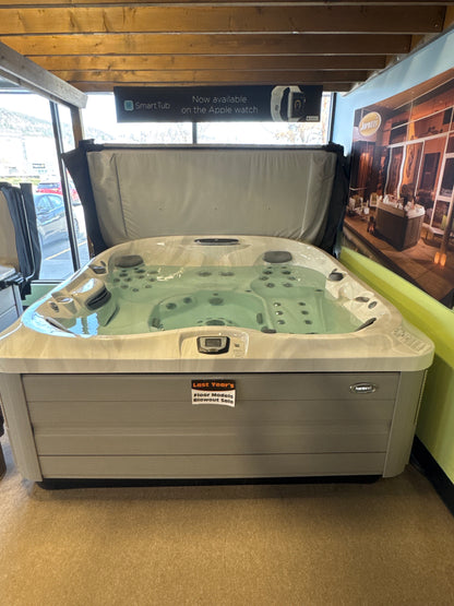 2025 Jacuzzi J-475 Hot Tub