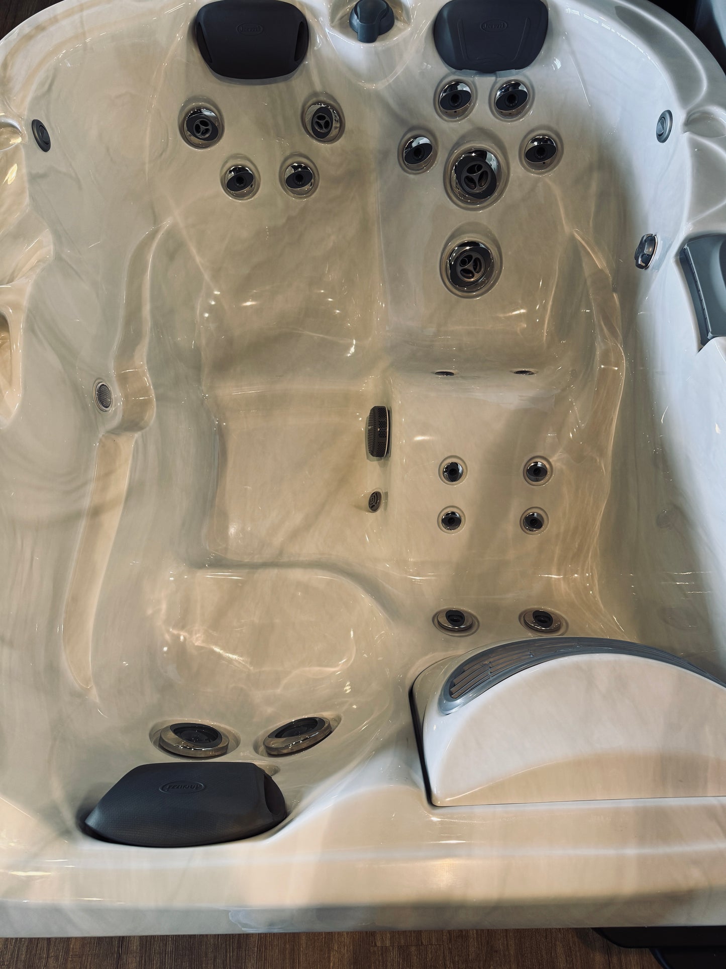 2024 Jacuzzi J-315 Hot Tub