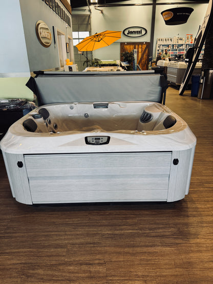 2024 Jacuzzi J-315 Hot Tub