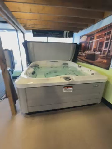 2025 Jacuzzi J-475 Hot Tub
